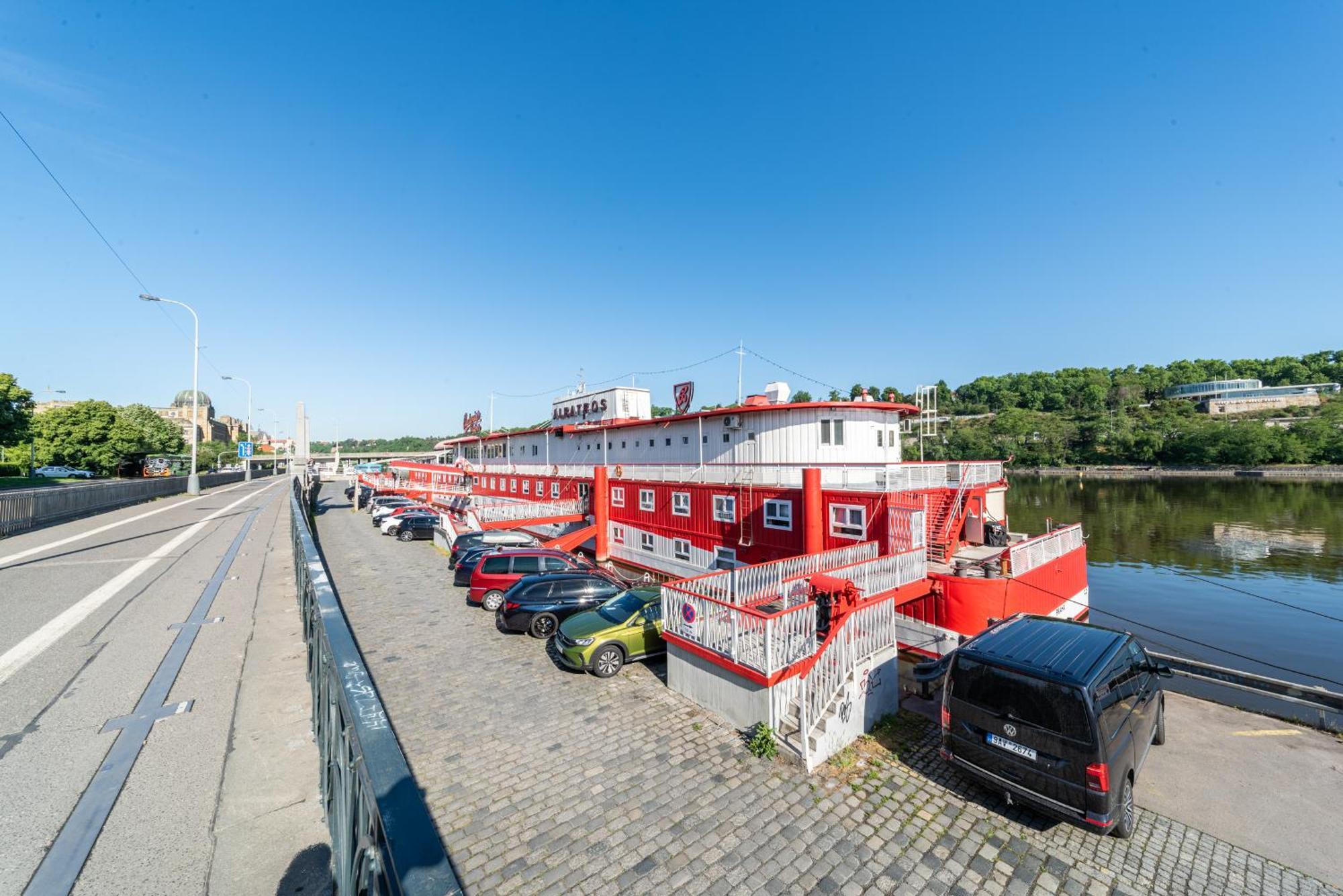 Albatros Bateau-hôtel